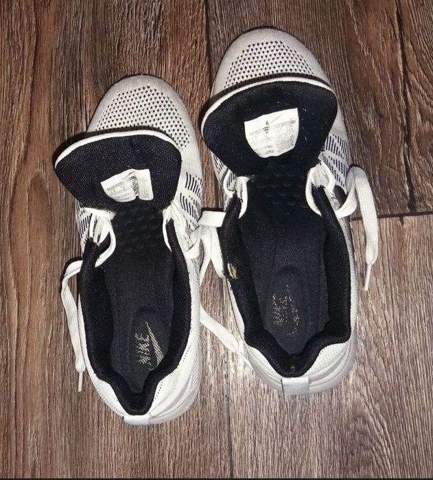 Білі, підліткові кросівки Nike