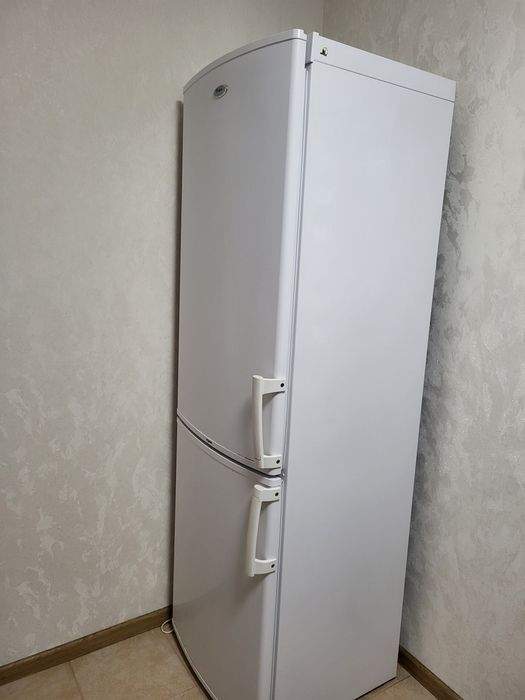 Холодильник Whirlpool