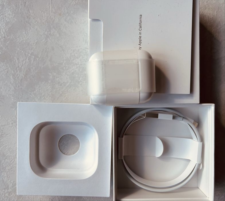 AirPods Apple 2 like new!64553310960897123