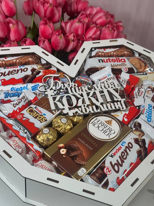 Ідеальний подарунок до 8 березня. Великий солодкий бокс з солодощами