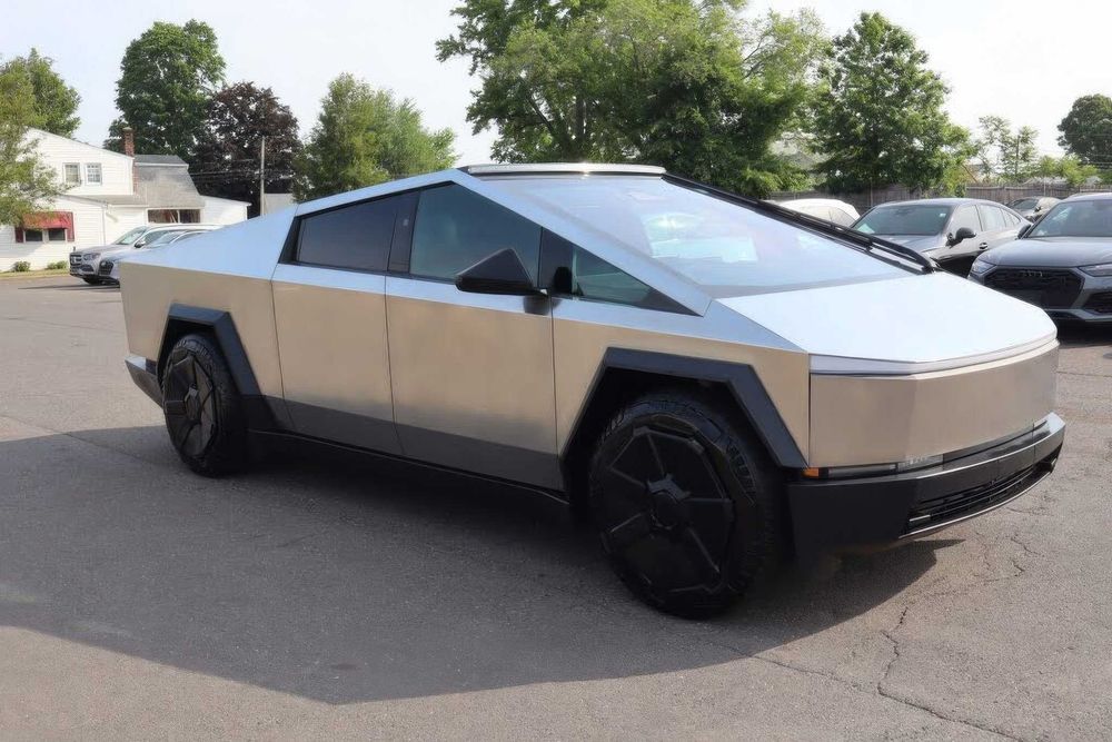 Tesla Cybertruck      2024