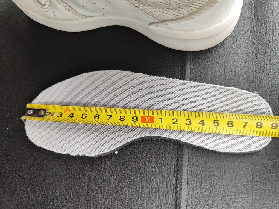 продам кросівки adidas розміру 30