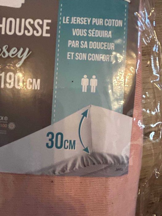 Новая простыня на резинке 140*190 100% коттон