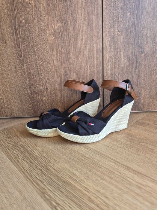 Sandały na koturnie Tommy Hilfiger 37 nowe wysokie sandały