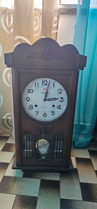 Relógio de Parede Clássico em Madeira – Frontier 30 Day com Pêndulo