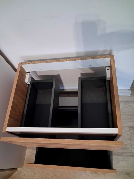 Umywalka z szafką  wiszaca