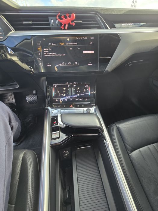 Продаж AUDI e-tron 55 Quattro / 95 кВт / Full-Led digital Matrix
2020