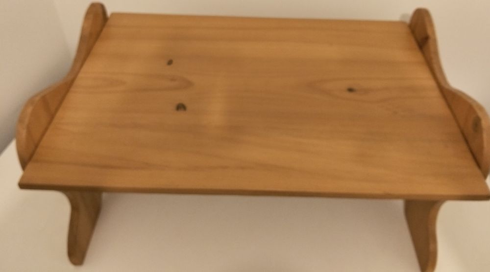Mesa/Secretaria com cadeira para  criança