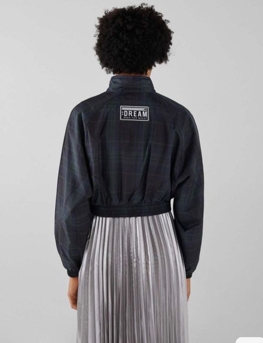 Вітрівка Bershka колір синій зелений