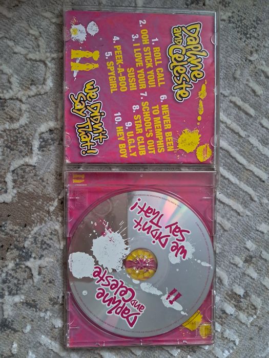 Plyta Cd Daphne And Celeste – We Didn't Say That!
Daphne And Celeste