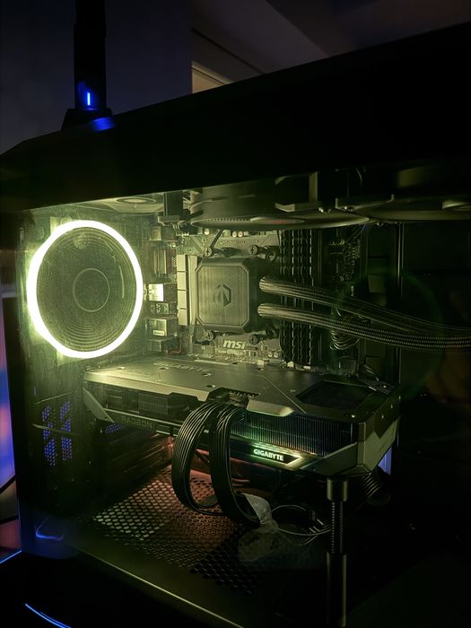 Komputer gamingowy Ryzen 5800x3d, rx9070, 32GB RAMu. 1 TB M2 SSD, AIO