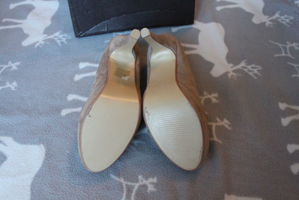 Beżowe buty na obcasie platforma czółenka Lovit 38