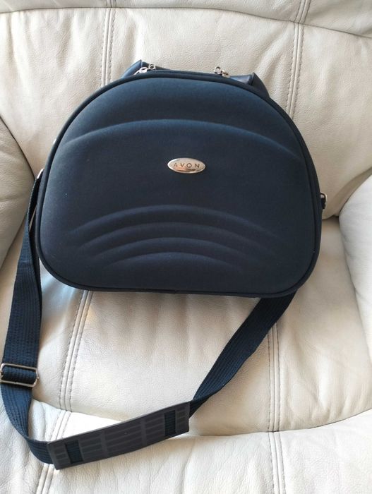 Podróżny kuferek na kosmetyki Avon