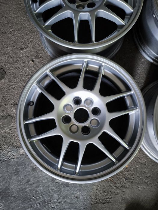 Jantes 15 4x100 OZ racing F1 originais Clio RS como novas 
7J
Largura : 7,5 J