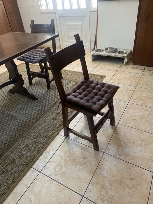 Mesa rústica em madeira com 6 cadeiras