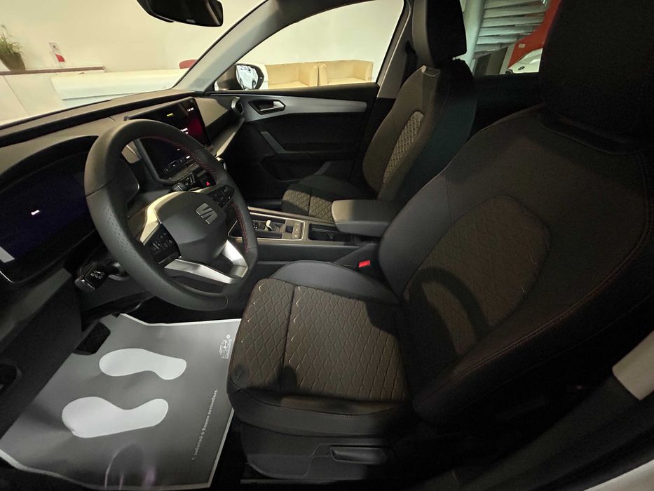 Новий SEAT Leon 2025 FR 1.5 eTSI mHEV DSG (150 к.с.)