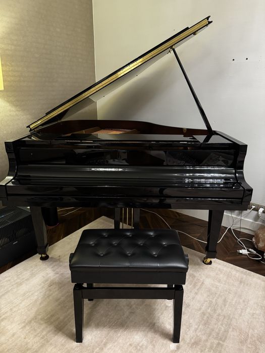 Fortepian Steinway Essex jak nowy!