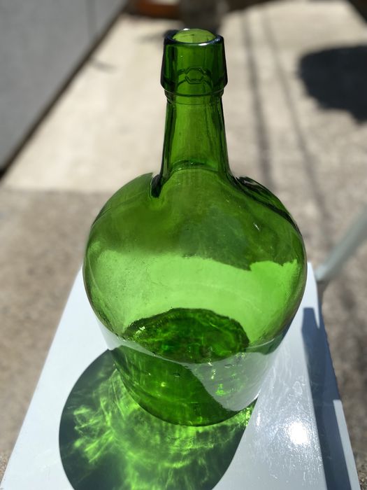 Jarro de vidro verde