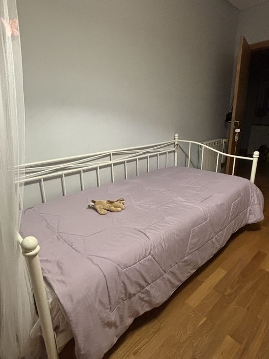 Vendo a cama e o estrado