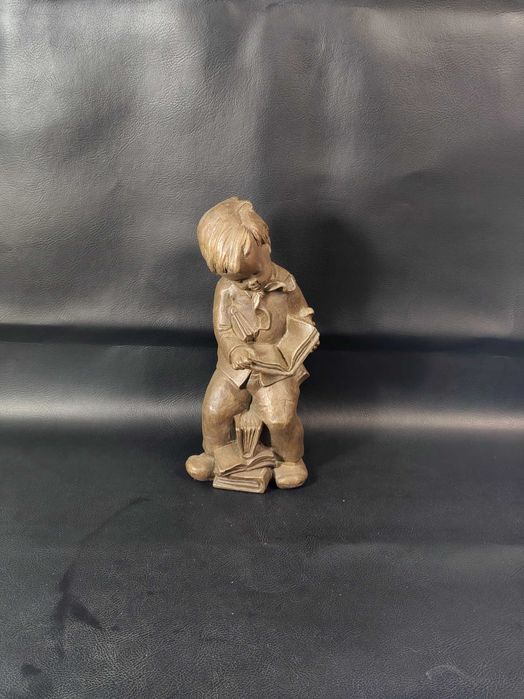 Figura Rzeźba Achatit "Lesender Junge"