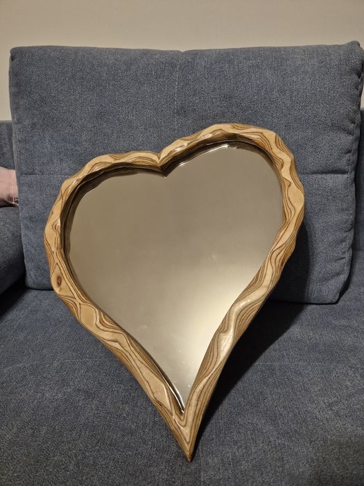 Lustro w ksztalcie serca. Piekny prezent na walentynki