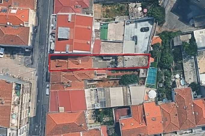 Prédio antigo , Rua Costa Cabral, Porto