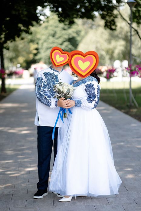 Продам весільні наряди