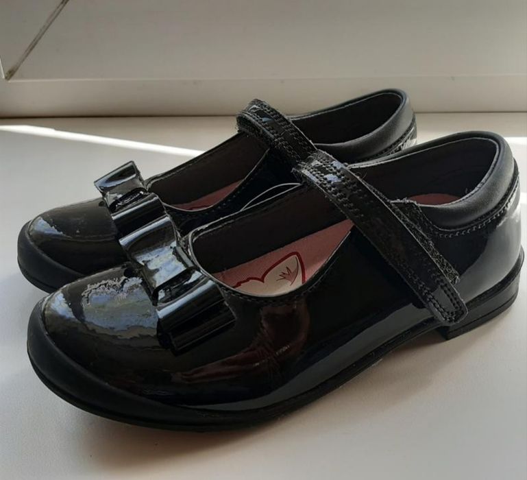 Шкіряні, лаковані туфлі