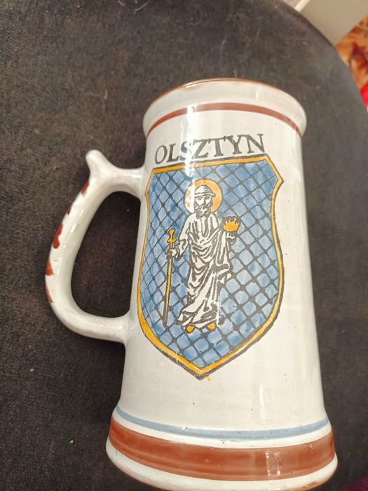 Stary kufel recznie malowany z herbem Olsztyna z PRL z sy
