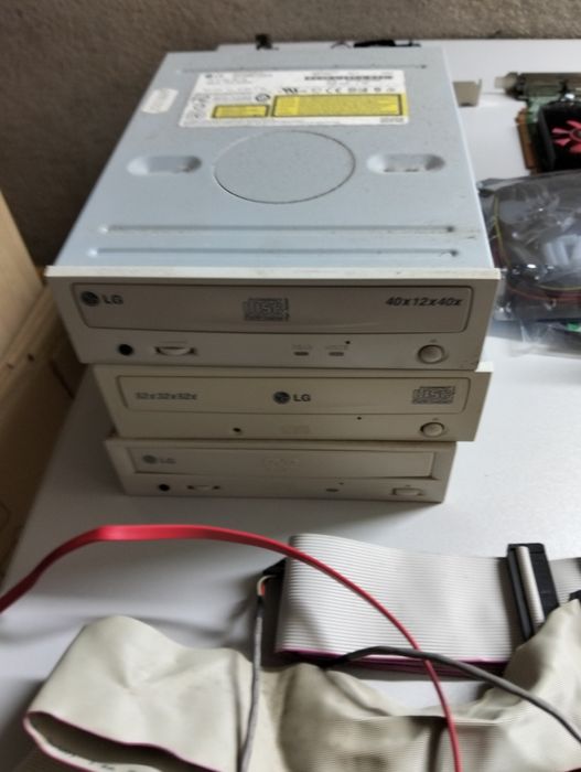 Várias drives de CD/DVD Rom