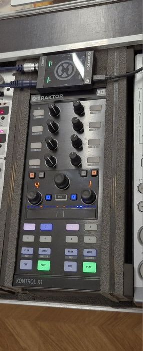 Native Instruments TraktorDJ X1 i Audio 2 DJ