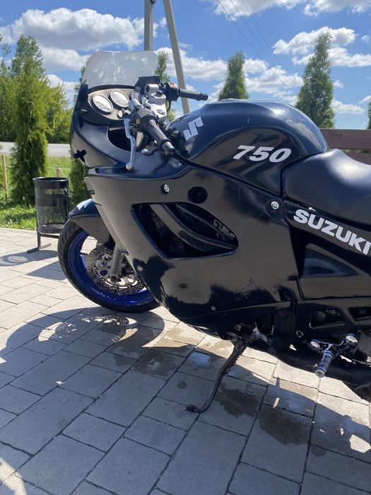 Suzuki katana 750