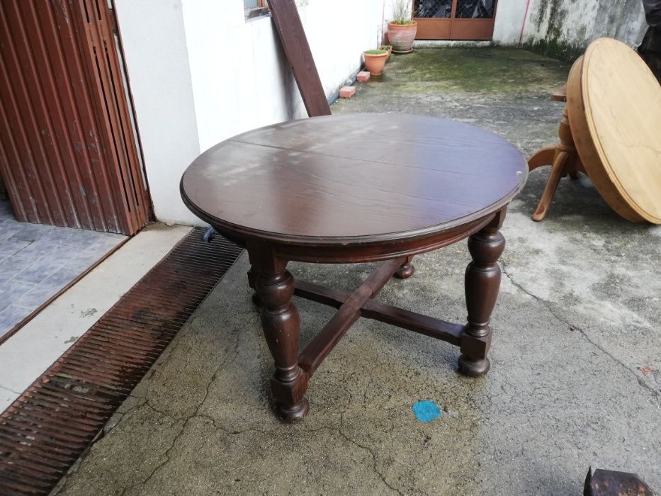 Armário de Madeira / Mesas