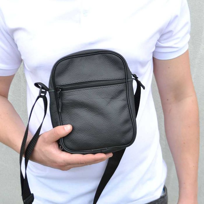 Качественная мужская сумка из натуральной кожи. Цвет: чёрный.