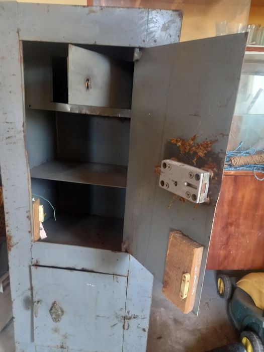 ПРОДАМ СЕЙФ металевий