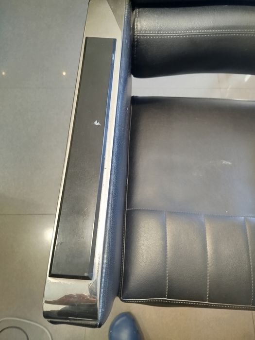 Dwa Fotele fryzjerskie