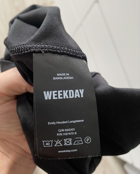 Czarna bluzka z kapturem weekday Xs jak nowa
