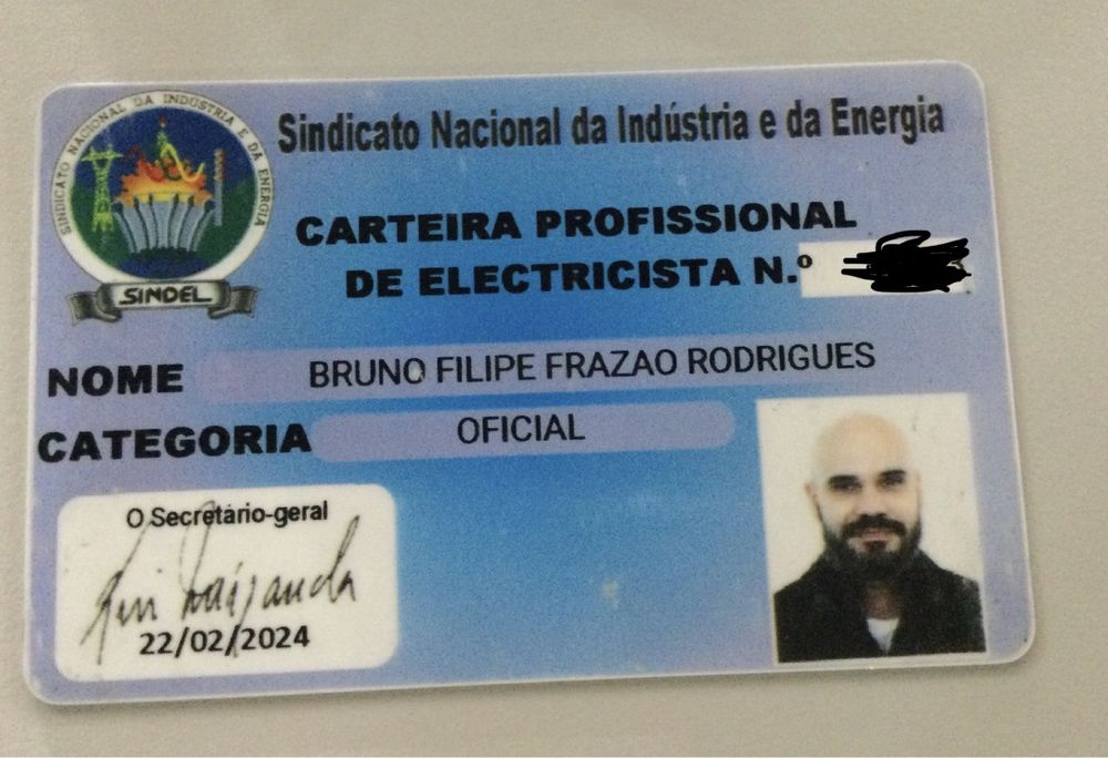 Técnico Eletricista Certificado.