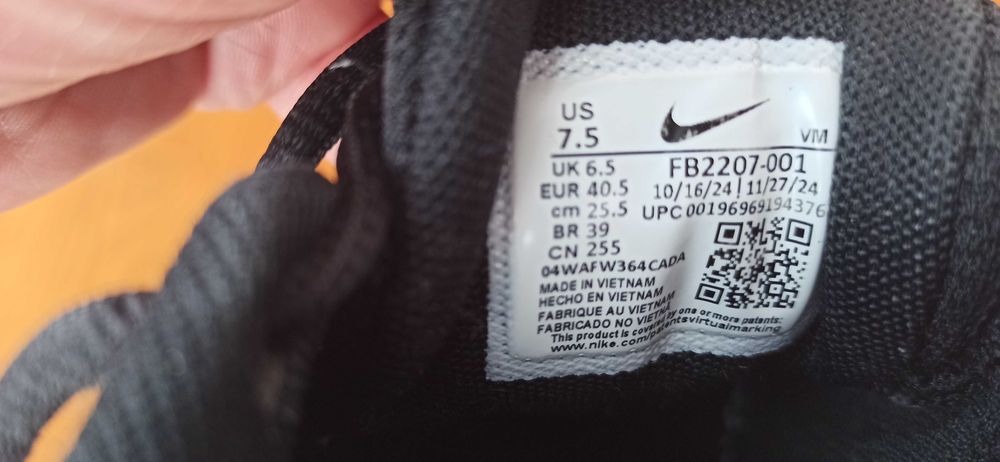 Sprzedam buty Nike Revolution 7 rozmiar 40,5 -25,5 cm stan bardzo dobry