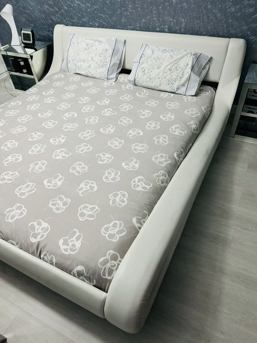 Cama King Size Moderna com Colchão Viscoelástico - 75% de Desconto!