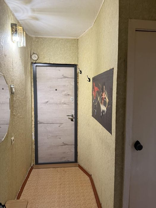 Продаж 2-х кімнатна район 15 школи