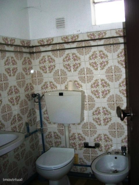 Vendo Garagem/Armazém Junto ao seminario em Leiria