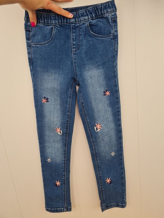 Продаю джинсы для девочки