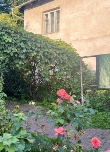 Продається напівособняк в центрі міста