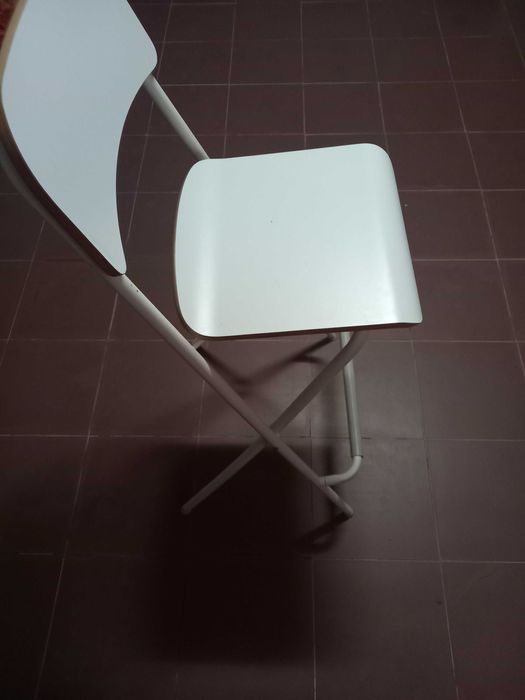 Vendo cadeiras e bancos