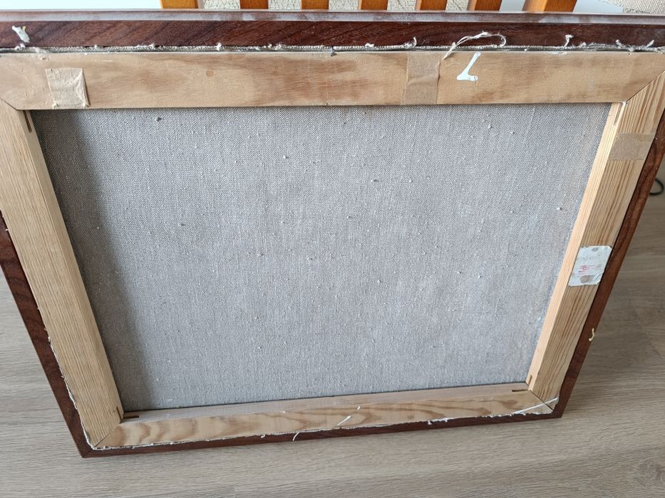 Obrazy olejne na płótnie i węzły marynarskie w gablocie