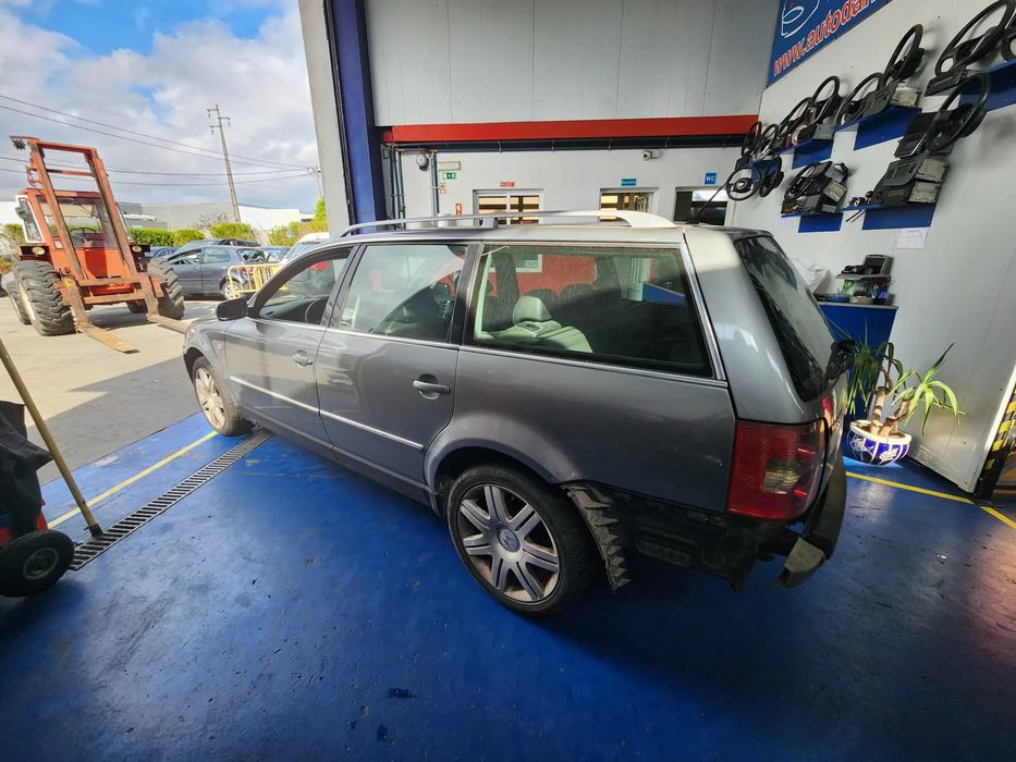 Volkswagen Passat B5.5 1.9 TDI de 2002 ás peças.