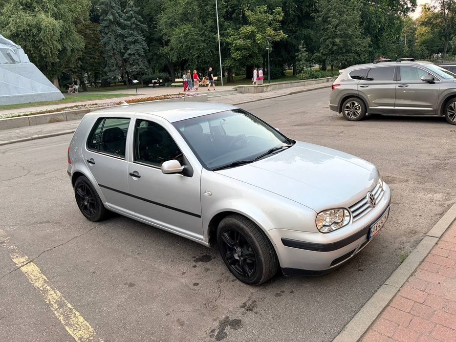 Продам Volkswagen Golf 1.6.