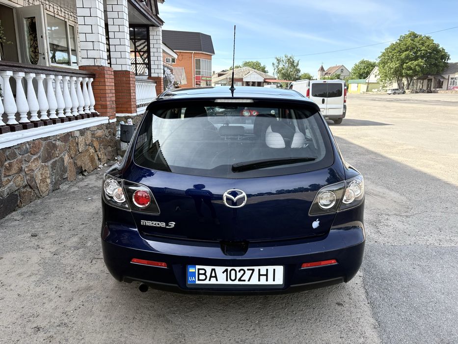 Продам автомобіль Mazda 3 1.6