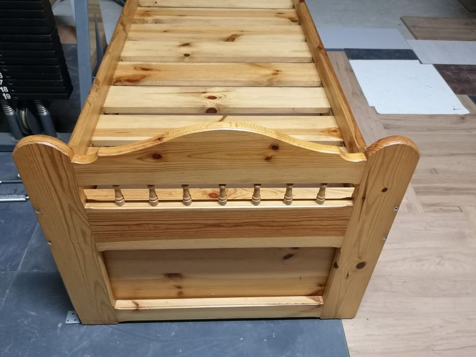 Łóżko drewniane solidne